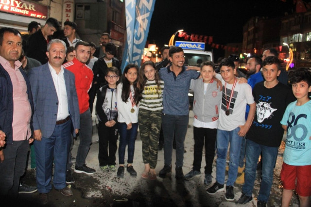 Türkiye Şampiyonları Coşkuyla Karşılandı