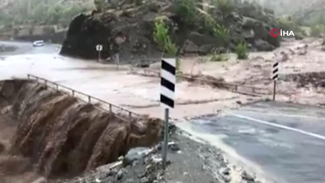 Hakkari-Çukurca Kara Yolunda Heyelan Meydana Geldi
