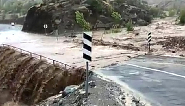 Hakkari-Çukurca Karayolunda Heyelan