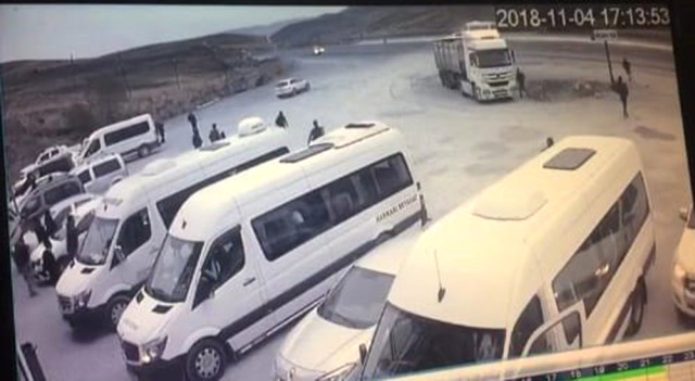 1 Kişinin Öldüğü, 18 Kişinin Yaralandığı Kaza Kamerada