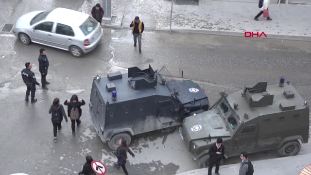 Hakkari’de PKK’lı Teröristlerden Füze Saldırısı: 3 İşçi Yaralandı