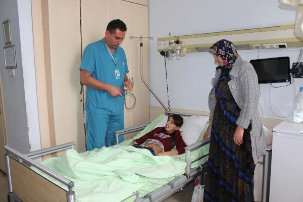 Filistin Asıllı Doktor, Hakkarili Hastalara Şifa Dağıtıyor