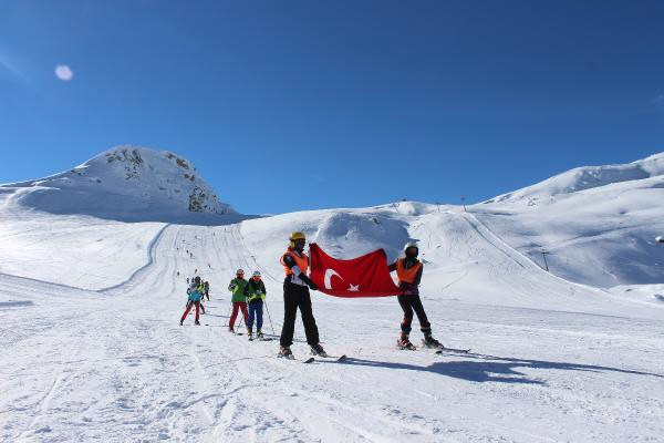 Hakkari’de Kayak Sezonu Açıldı