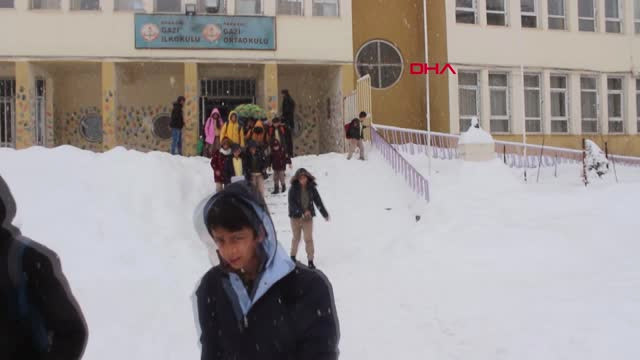 Hakkari Hakkari ve İlçelerinde Okullara Yarım Gün Kar Tatili