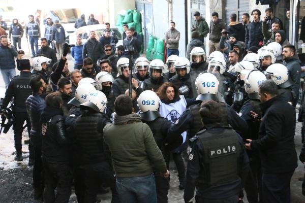 Hakkari’de, Leyla Güven’e Destek Eylemi Yapanlara Polis Müdahalesi
