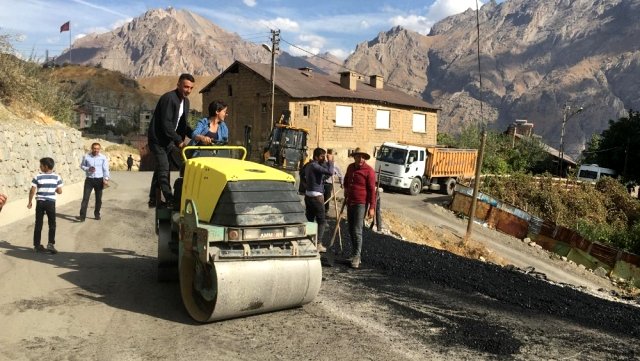Hakkari’de mahalle yolları onarılıyor