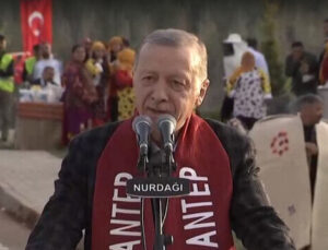 Cumhurbaşkanı Erdoğan depremzedelere köy meskenlerini teslim etti: 650 bin yeni yuva yapıyoruz