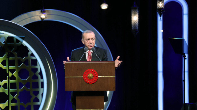 Cumhurbaşkanı Erdoğan: Kur’an ile süslemek mecburiyetindeyiz