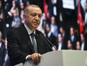Cumhurbaşkanı Erdoğan teröristlerle iş tutan muhalefete yüklendi: Bu ülke hainlere bırakılamaz