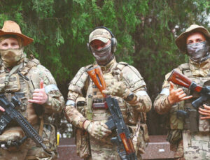 On binlerce paralı askeri var