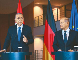 Berlin’de tarihi kelamlar: Borcu olanlar konuşamıyor