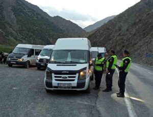 Hakkari’de 13 okul servisi trafikten men edildi