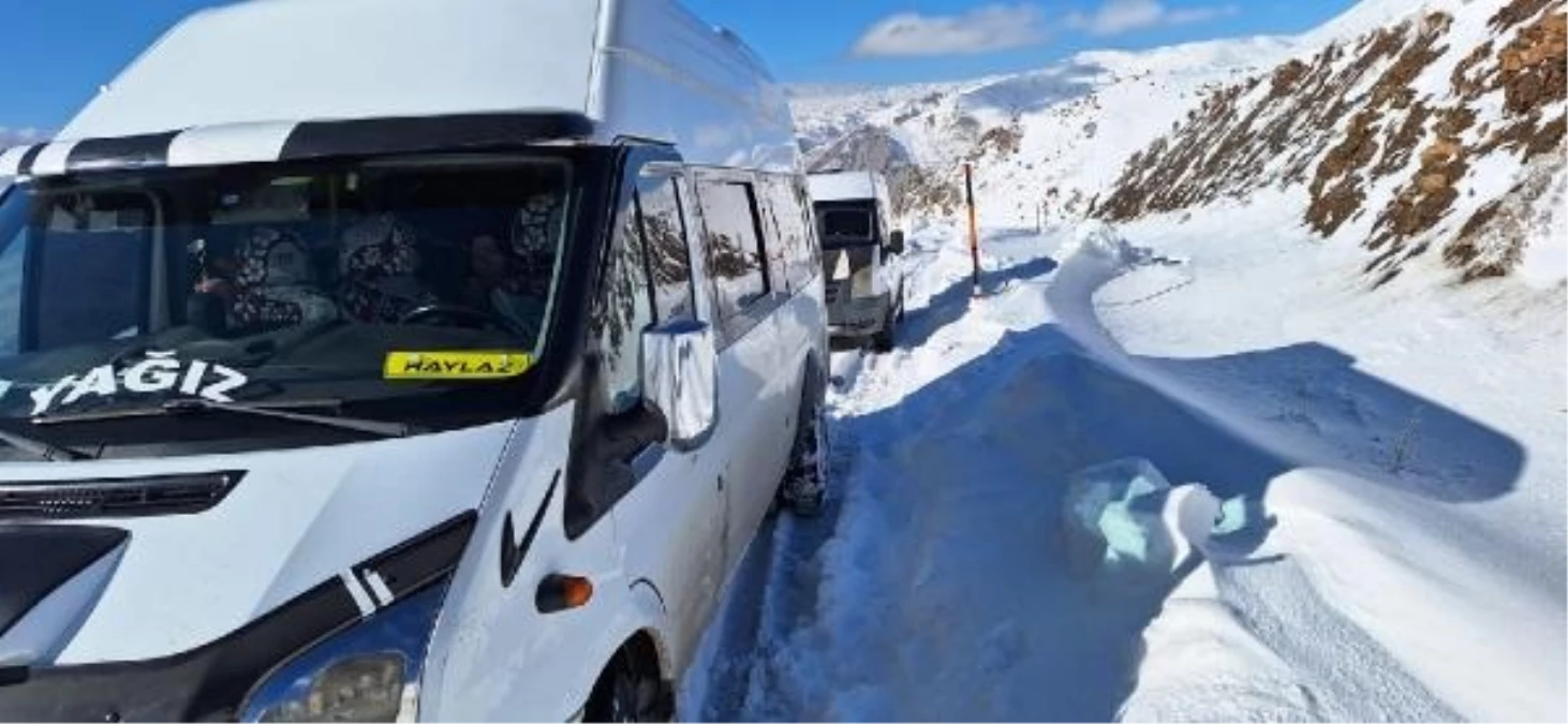 Hakkari’de Kar Nedeniyle Mahsur Kalan 30 Kişi Kurtarıldı
