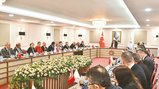 Akşener’e ‘Adayları açıklayalım’ baskısı