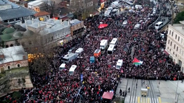 İstanbul Galata’ya akın ediyor: Tarihi buluşmada on binlerce vatandaş PKK terörünü ve İsrail zulmünü lanetliyor