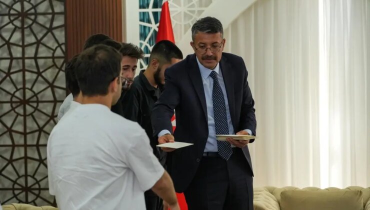 Hakkari Valisi ve Belediye Lider Vekili Ali Çelik, Üniversite Öğrencilerini Kabul Etti