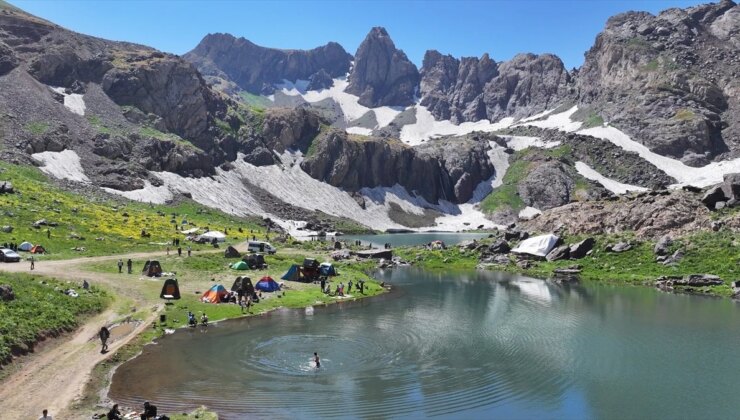 Hakkari’de düzenlenen 6. Cilo Şenliği renkli imgelere sahne oldu