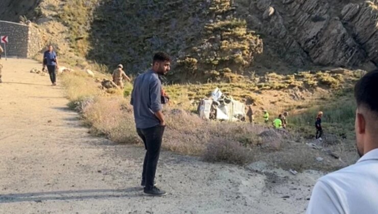 Hakkari’de İran plakalı araba şarampole uçtu: 1 meyyit, 3 yaralı