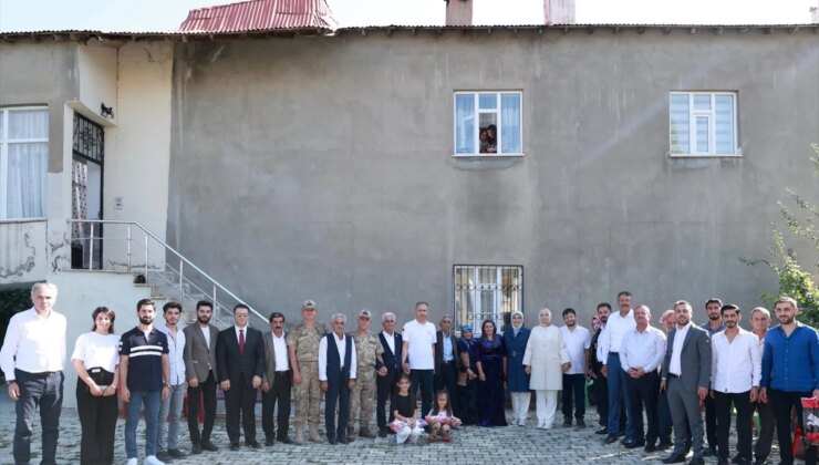 İçişleri Bakanı Ali Yerlikaya, İkiyaka köyündeki şehit ailelerini ziyaret etti
