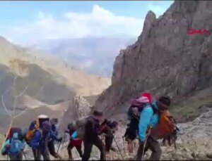 KARS Dağcılık Kulübü Üyeleri Cilo Dağı’na Türk Bayrağı Açtı