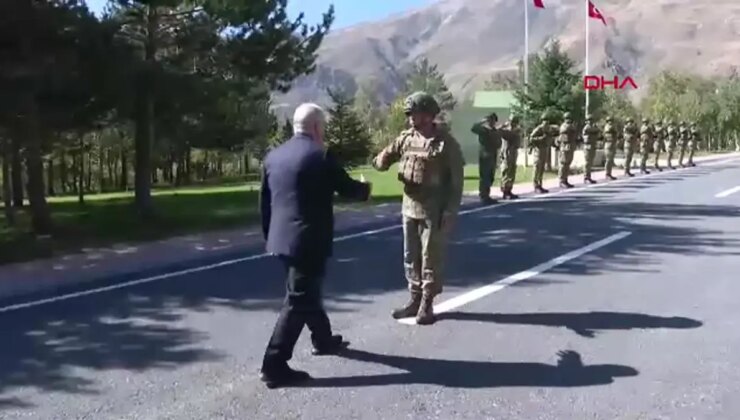 Bakan Güler Hakkari’de Komandolarla Buluştu