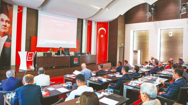 CHP’de taktik savaşları: Ön seçim arbedesi