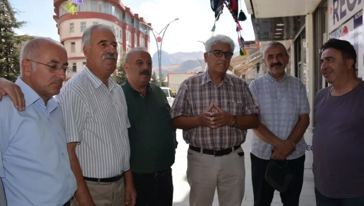 Emekli Öğretmen Osman Sayak, Yıllar Sonra Hakkari’deki Öğrencileriyle Buluştu