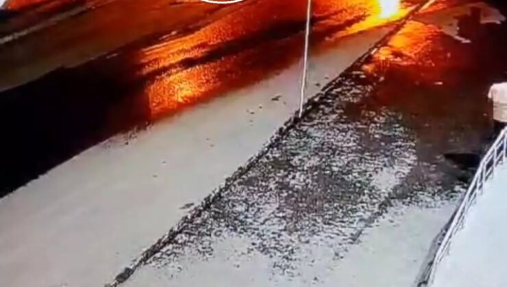 Freni Boşalan Kamyonet Elektrik Direğine Çarptı