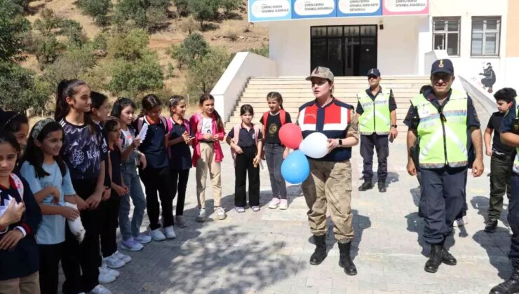 Hakkari Vilayet Jandarma Komutanlığı Öğrencilere Trafik Eğitimi Verdi