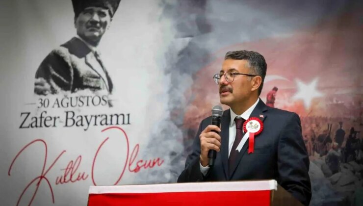 Hakkari’de 30 Ağustos Zafer Bayramı’nın 102. yıl dönümü kutlamaları