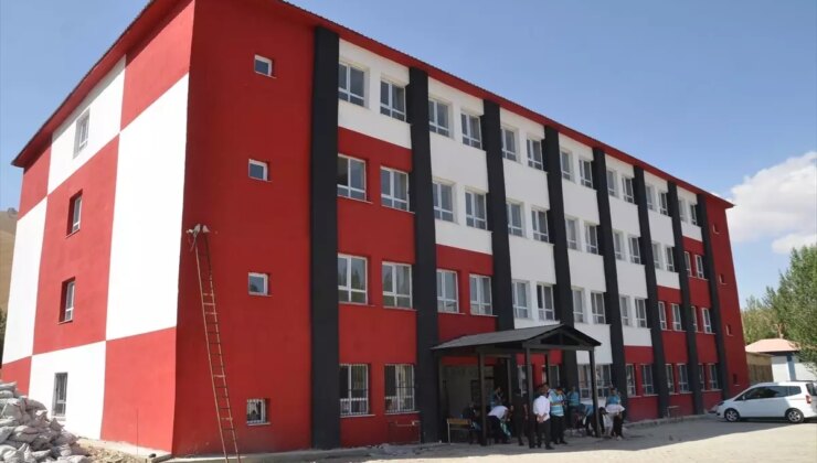 Hakkari’de Kontrollü Özgürlük Kapsamındaki Yükümlüler Okulları Hazırlıyor