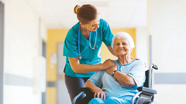 Sıhhatte yurt dışına açılıyoruz: Yaşlı sıhhati köyleri kurulacak