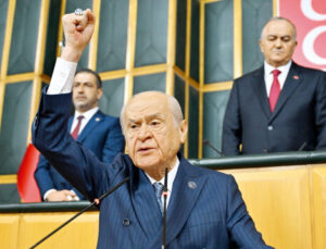 Bahçeli’den tartışılan çıkış: Öcalan örgütün lağvedildiğini haykırsın