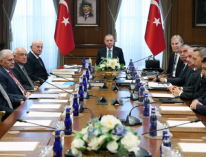 Cumhurbaşkanlığı Yüksek İstişare Kurulu toplantısında ana gündem unsuru aile: Dijital mecralar gençleri aileden koparıyor