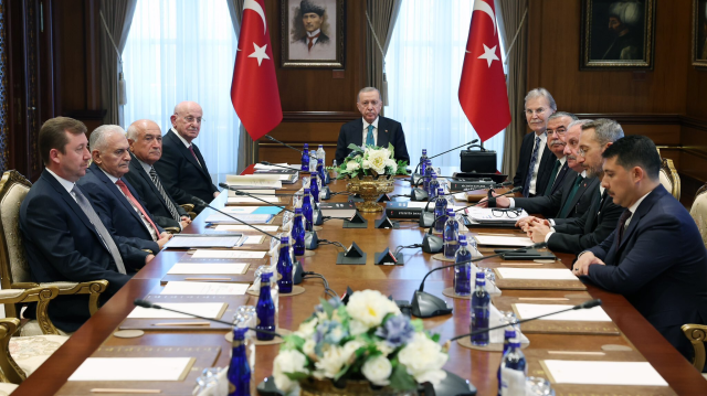 Cumhurbaşkanlığı Yüksek İstişare Kurulu toplantısında ana gündem unsuru aile: Dijital mecralar gençleri aileden koparıyor