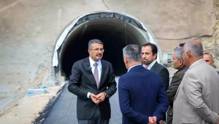 Hakkari Valisi Ali Çelik, Yüksekova-Yeni Köprü Yolu Tüneli’nde İncelemede Bulundu