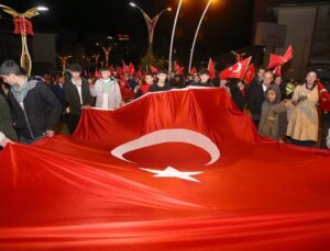 Hakkari’de Cumhuriyet’in 101. yıl dönümü münasebetiyle kortej yürüyüşü düzenlendi