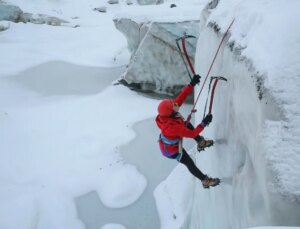 Hakkari’de Dağcılar, Uludoruk Tepesi’nde Buzul Tırmanışı Yaptı