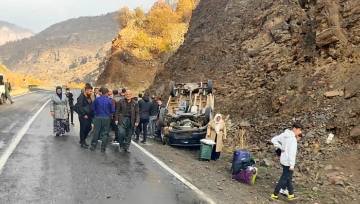 Hakkari’de Minibüs Takla Attı: 11 Yaralı