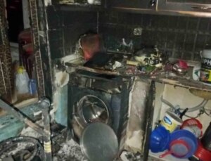 Hakkari’de Muhtarın Meskeni Yangında Ziyan Gördü