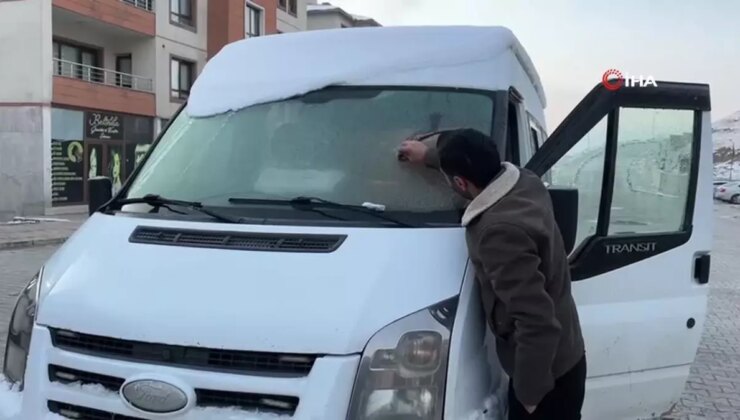 Yüksekova’da Dondurucu Soğuklar Hayatı Durdurdu