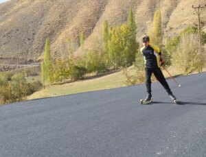 Yüksekova’da Tekerlekli Kayak Grubu Yeni Asfalt Yolunda İdman Yapıyor