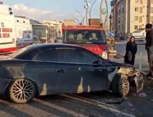 Hakkari’de Feci Kaza: İki Araç Baş Başa Çarpıştı