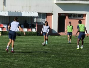 Hakkari’deki Bayan Futbolcular ‘Kız Çocukları Futbol Oynar’ Algısını Kırıyor