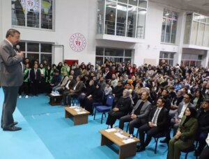 Hayati İnanç, Hakkari’de Divan Edebiyatını Anlattı