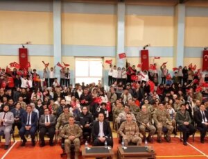 Askeri bando ekibi, Hakkari’de konser verdi