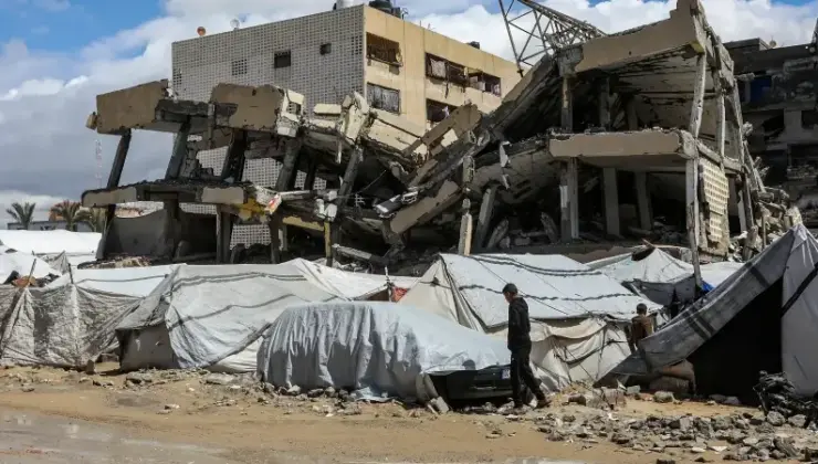 Gazze’de tesirli olan yağmur çadırlarda kalan Filistinlileri olumsuz etkiledi