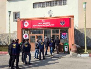 Hakkari’de 25 yıl mahpus cezası bulanan 5 şahıs yakalandı