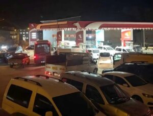 Hakkari’de akaryakıt kuyruğu: Artırım beklentisi istasyonları doldurdu