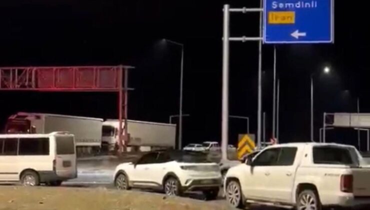 Yüksekova-Van kara yolunda heyelan: Ulaşım durdu